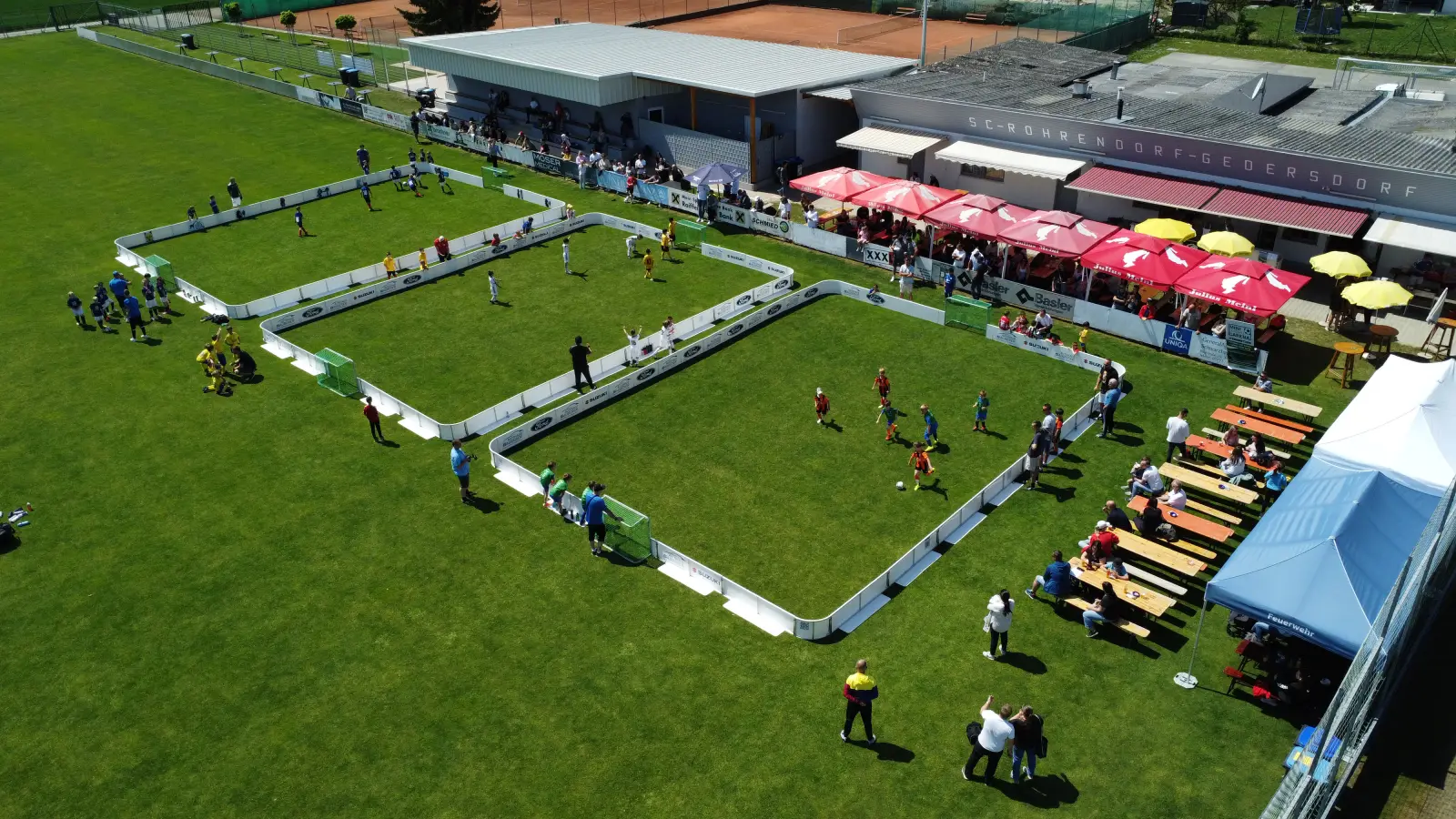 Mini-Fussballarena beim Turniereinsatz im Freien